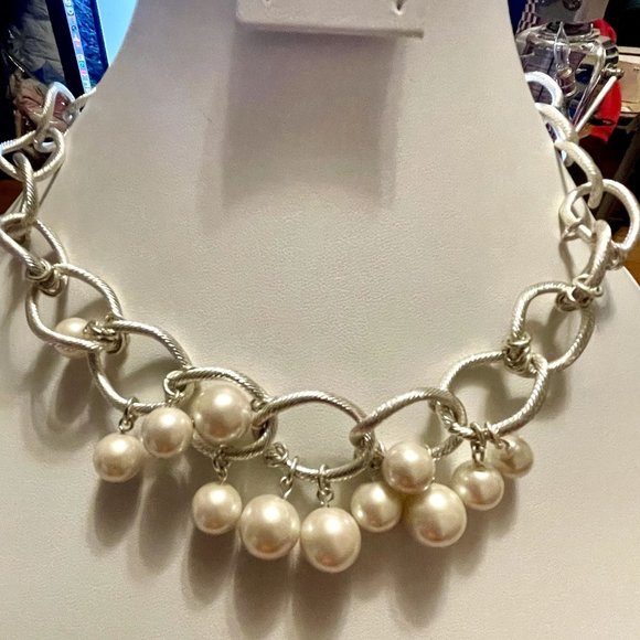 4 for $20 Sale Liz Claiborne Silver Tone Link & Faux Pearl Necklace - Picture 6 of 6